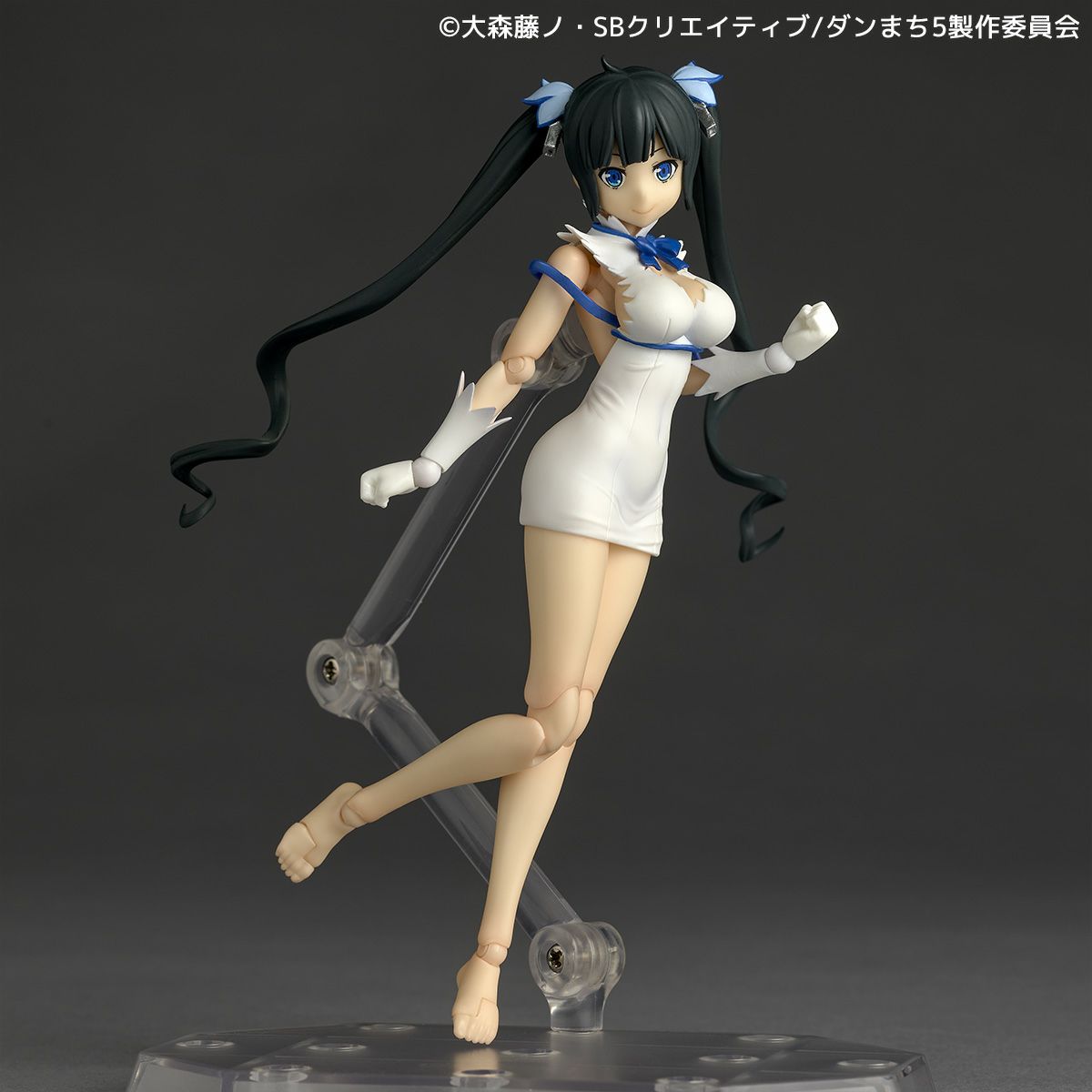 (Pre-Order) Revoltech Hestia (Is It Wrong to Try to Pick Up Girls in a Dungeon?) Action Figure (with Bonus)