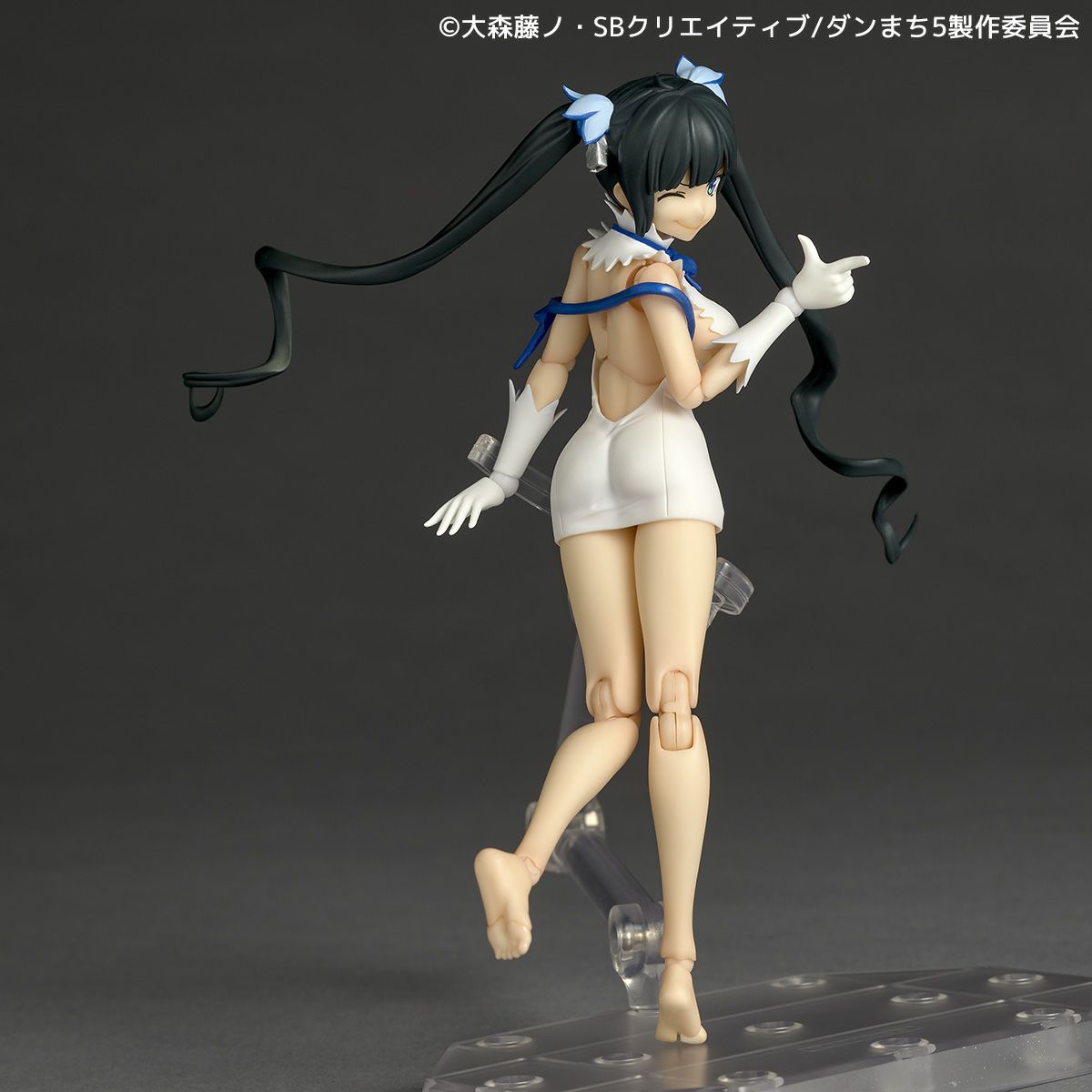 (Pre-Order) Revoltech Hestia (Is It Wrong to Try to Pick Up Girls in a Dungeon?) Action Figure (with Bonus)