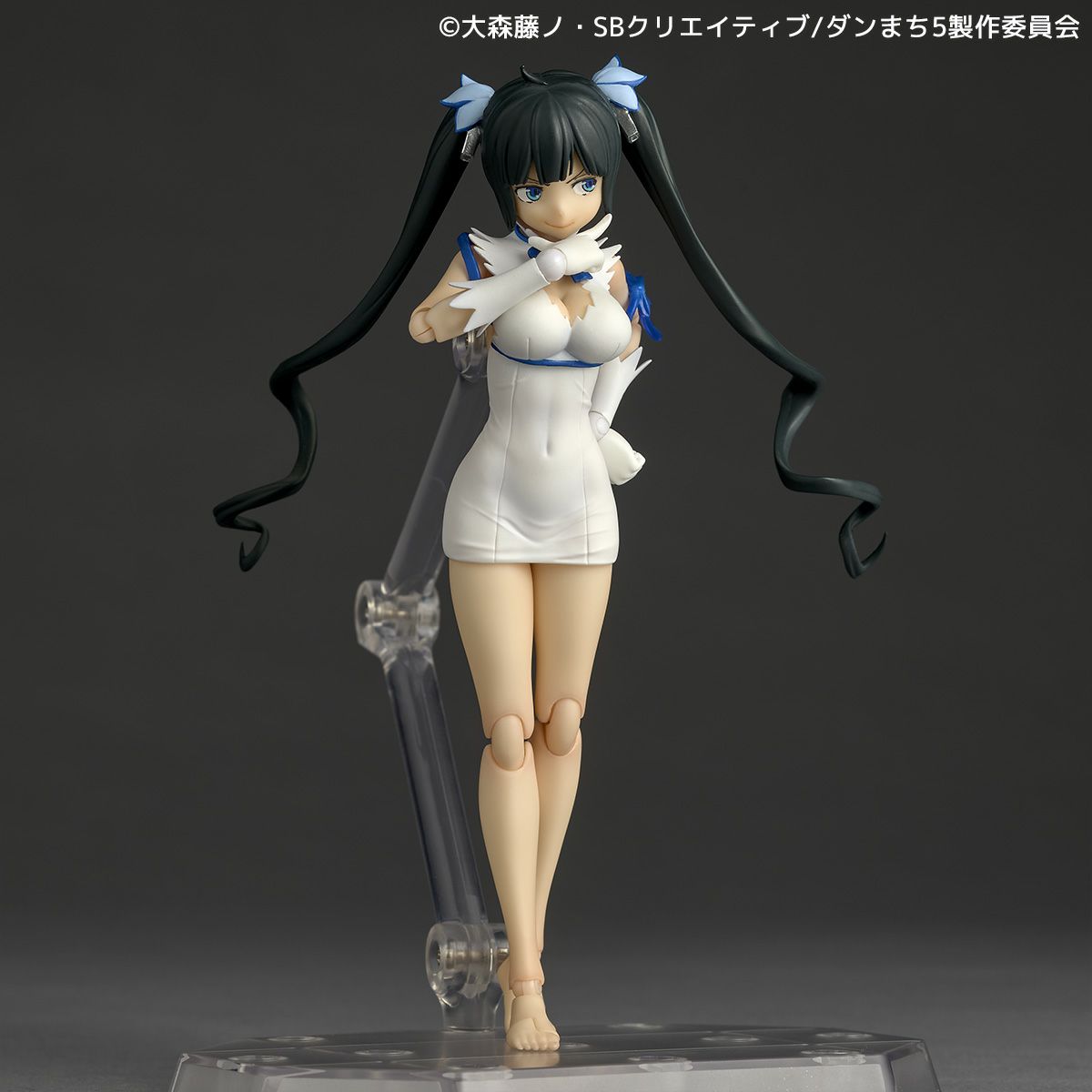 (Pre-Order) Revoltech Hestia (Is It Wrong to Try to Pick Up Girls in a Dungeon?) Action Figure (with Bonus)