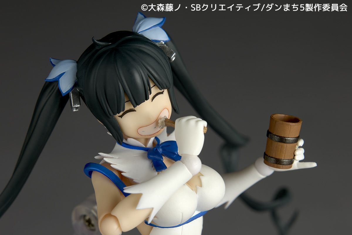 (Pre-Order) Revoltech Hestia (Is It Wrong to Try to Pick Up Girls in a Dungeon?) Action Figure (with Bonus)
