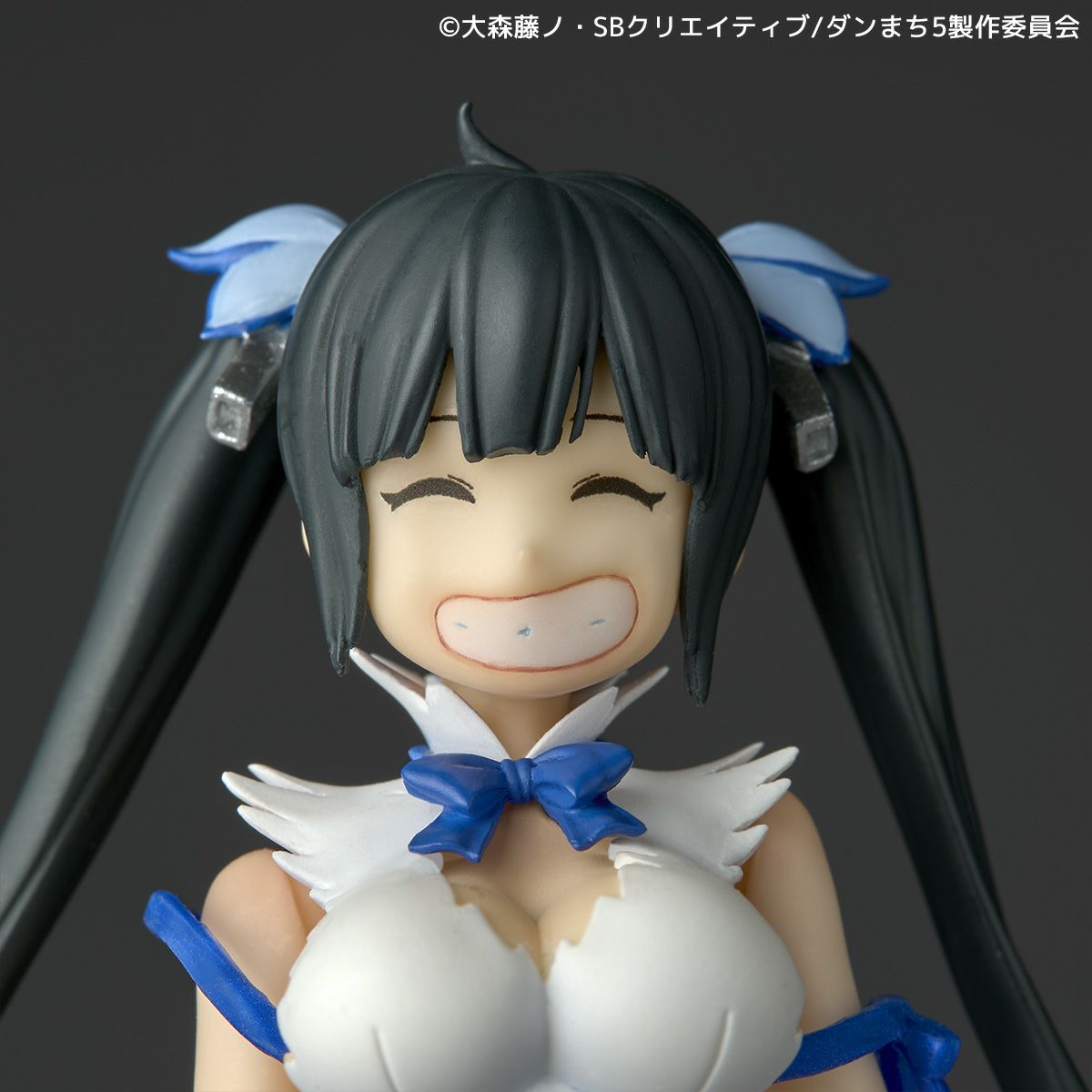(Pre-Order) Revoltech Hestia (Is It Wrong to Try to Pick Up Girls in a Dungeon?) Action Figure (with Bonus)