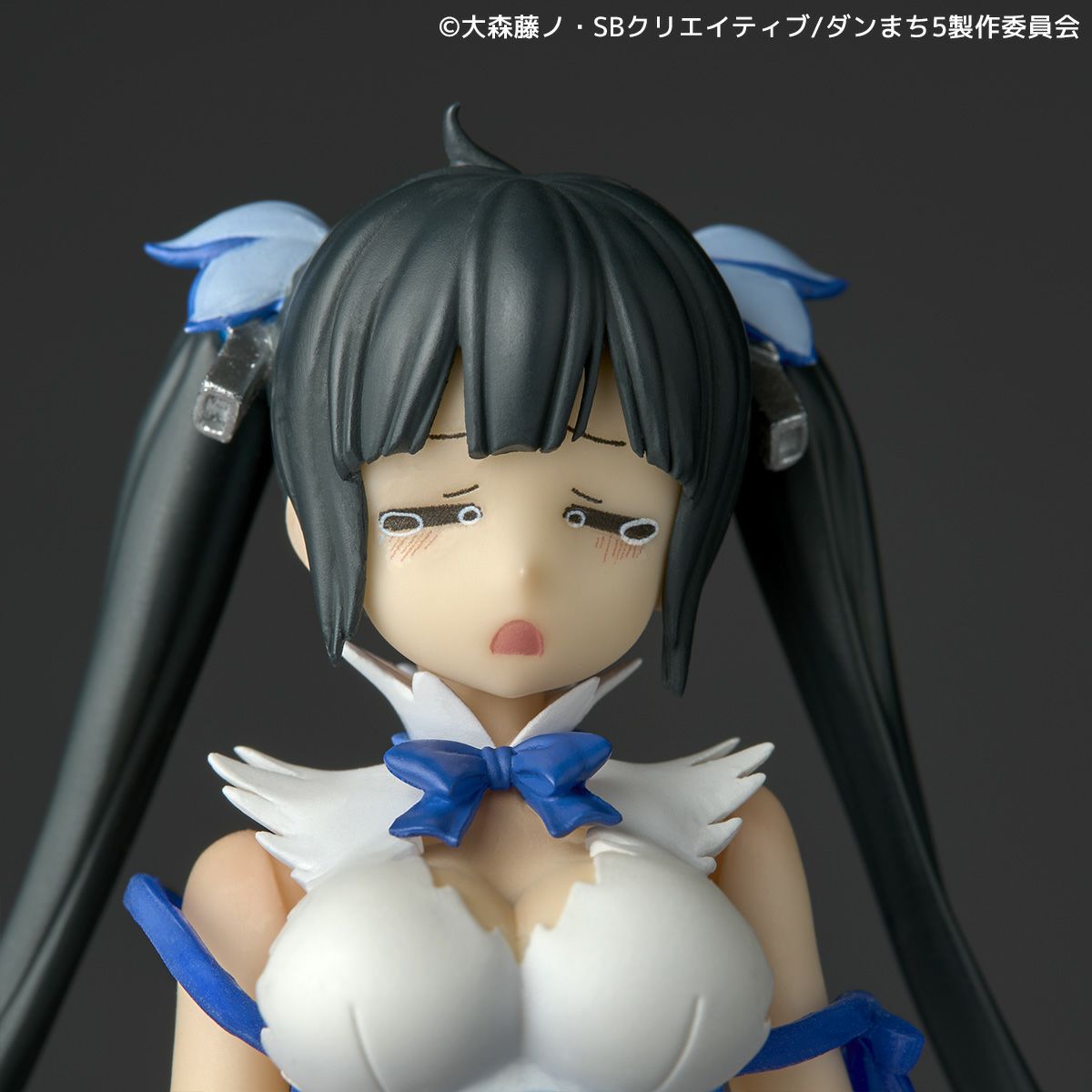 (Pre-Order) Revoltech Hestia (Is It Wrong to Try to Pick Up Girls in a Dungeon?) Action Figure (with Bonus)