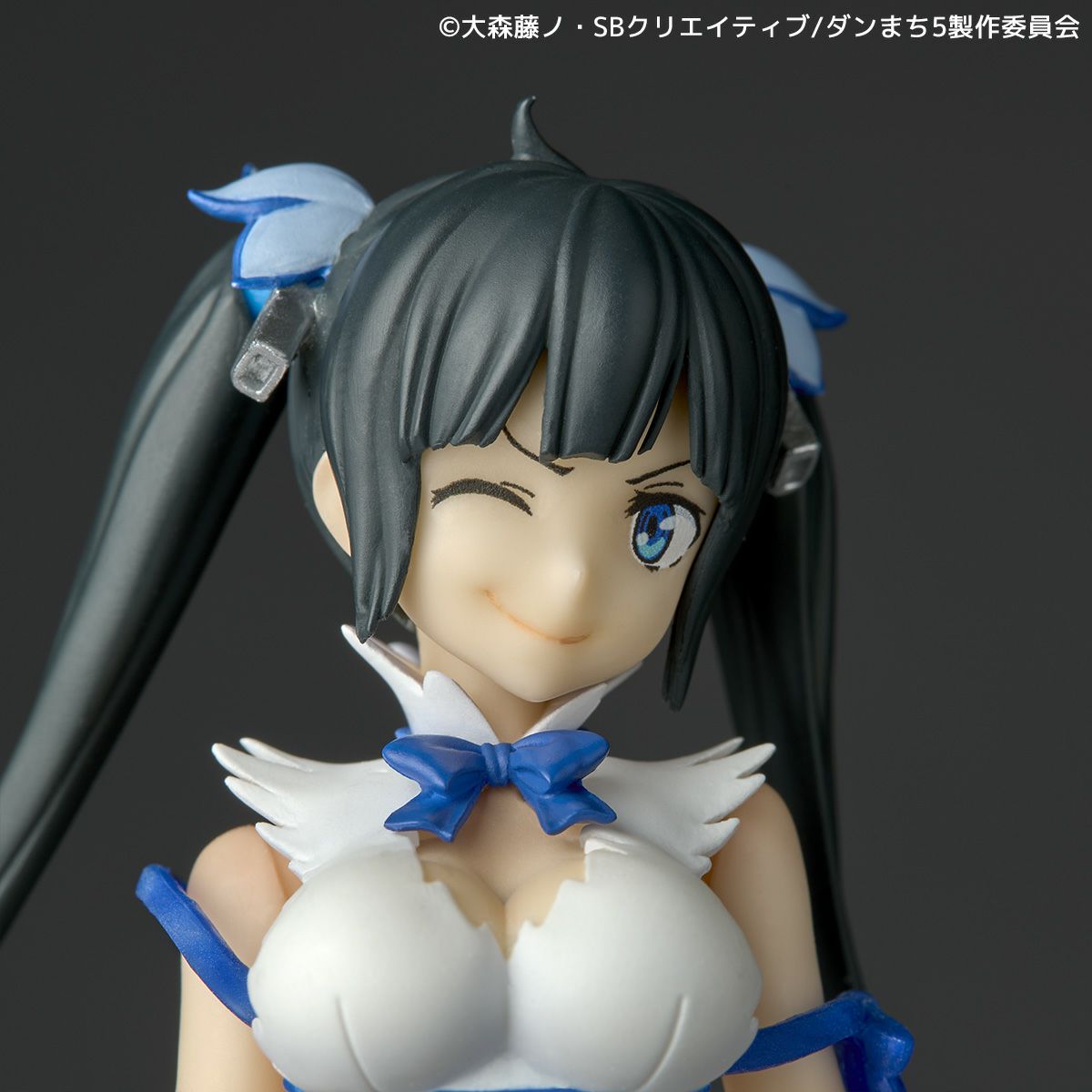 (Pre-Order) Revoltech Hestia (Is It Wrong to Try to Pick Up Girls in a Dungeon?) Action Figure (with Bonus)