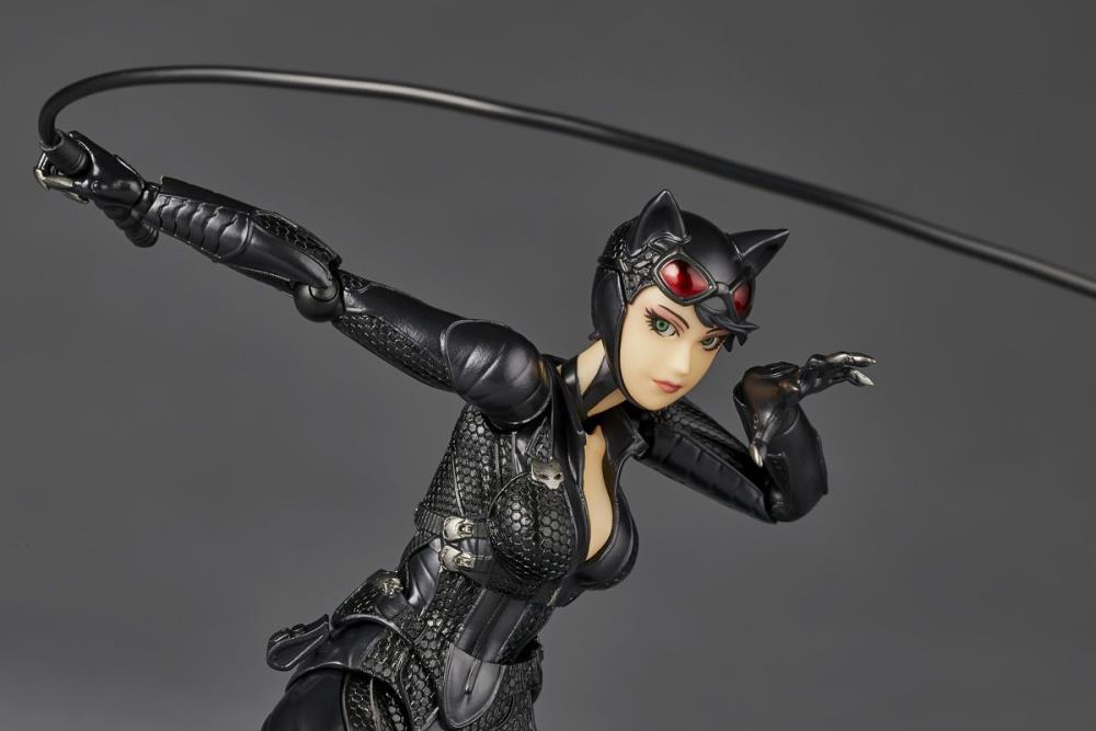 (Pre-Order) Batman: Arkham Knight Amazing Yamaguchi Revoltech NR022 Catwoman
