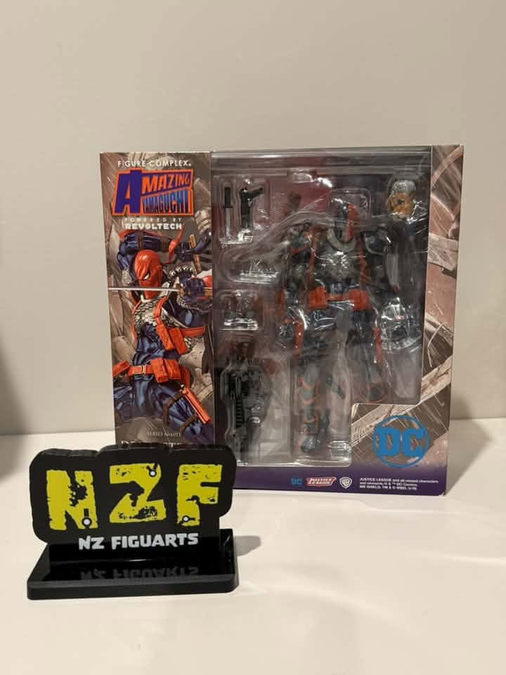 Revoltech DeathStroke (Pre-Owned)