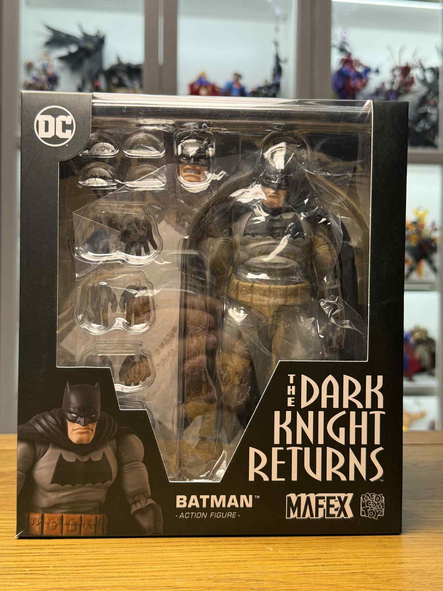Mafex dark knight returns Batman (Pre-Owned)