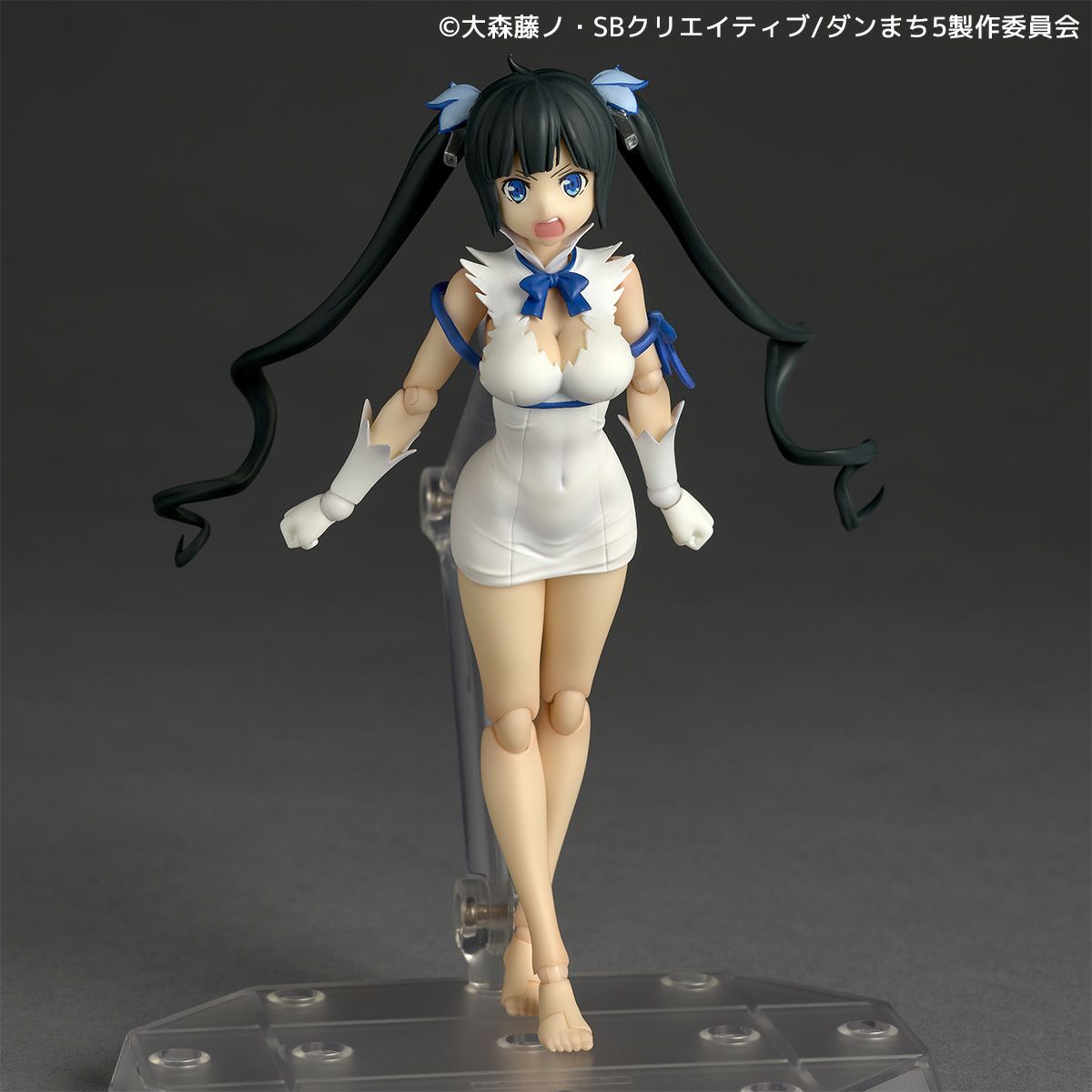 (Pre-Order) Revoltech Hestia (Is It Wrong to Try to Pick Up Girls in a Dungeon?) Action Figure (with Bonus)
