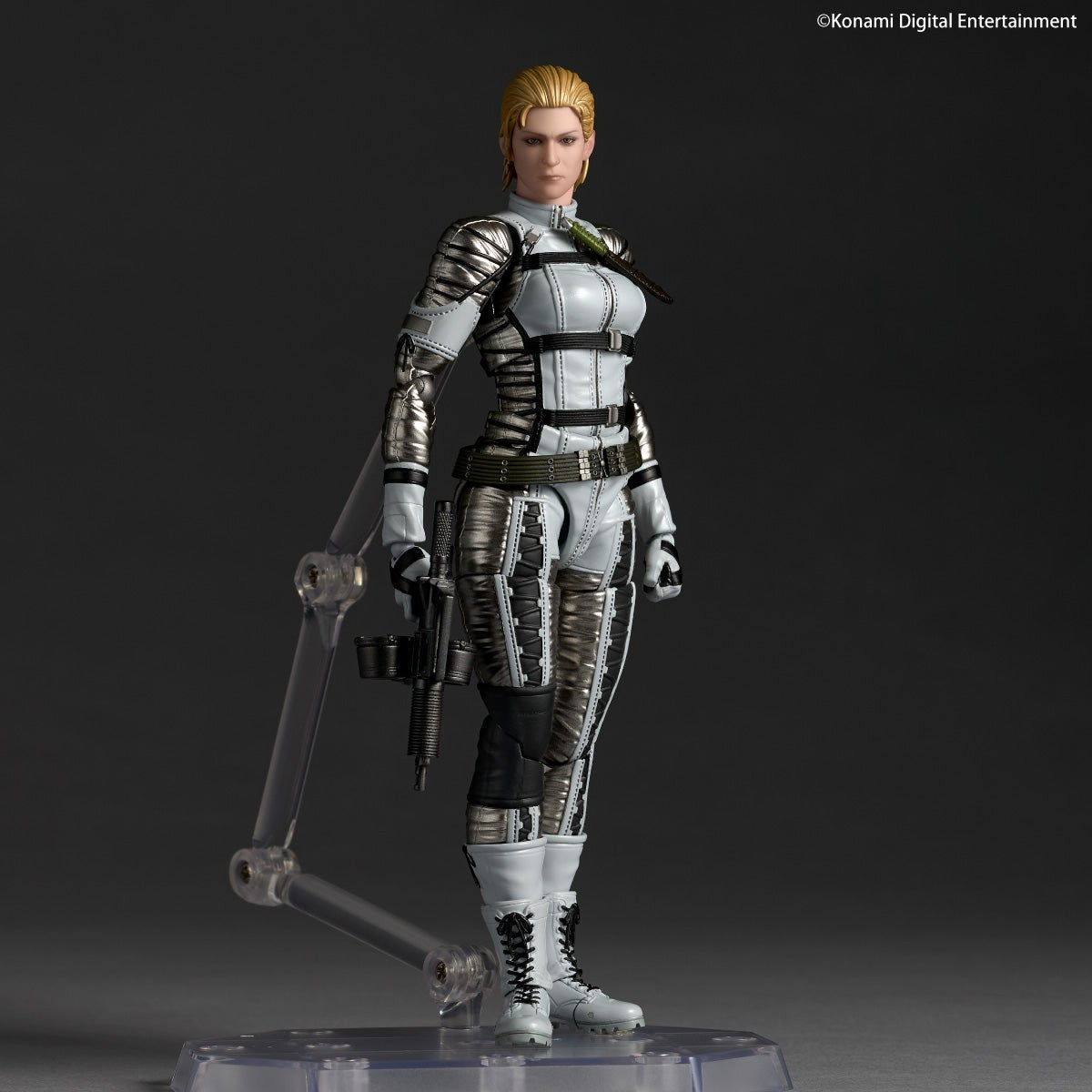 (Pre-Order) Revoltech Amazing Yamaguchi The Boss (METAL GEAR SOLID Delta: SNAKE EATER) Action Figure (with Bonus)