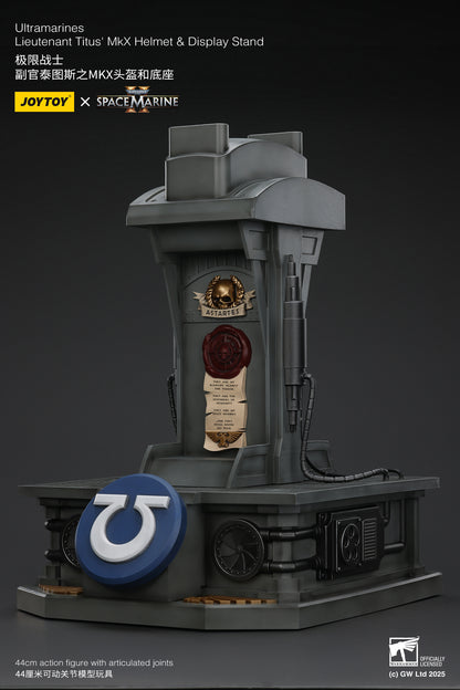 (Pre-Order) Warhammer 40k Ultramarines Lieutenant Titus' MKX Helmet & Display Stand