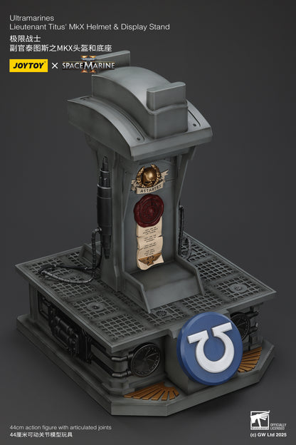 (Pre-Order) Warhammer 40k Ultramarines Lieutenant Titus' MKX Helmet & Display Stand