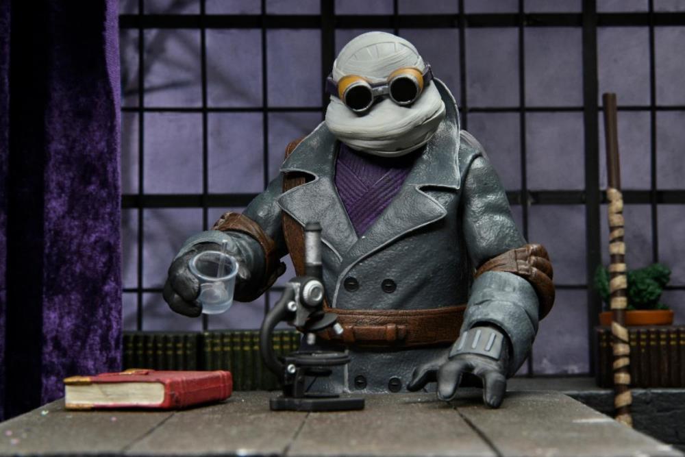 Neca Universal Monsters x Teenage Mutant Ninja Turtles Ultimate Donatello as The Invisible Man (In Stock)