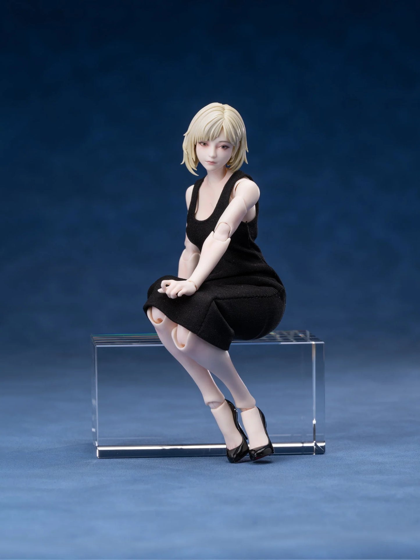 (Pre-Order) Romankey 1/12 Mia UMS004 female body action figure Unpainted and Ex Painted