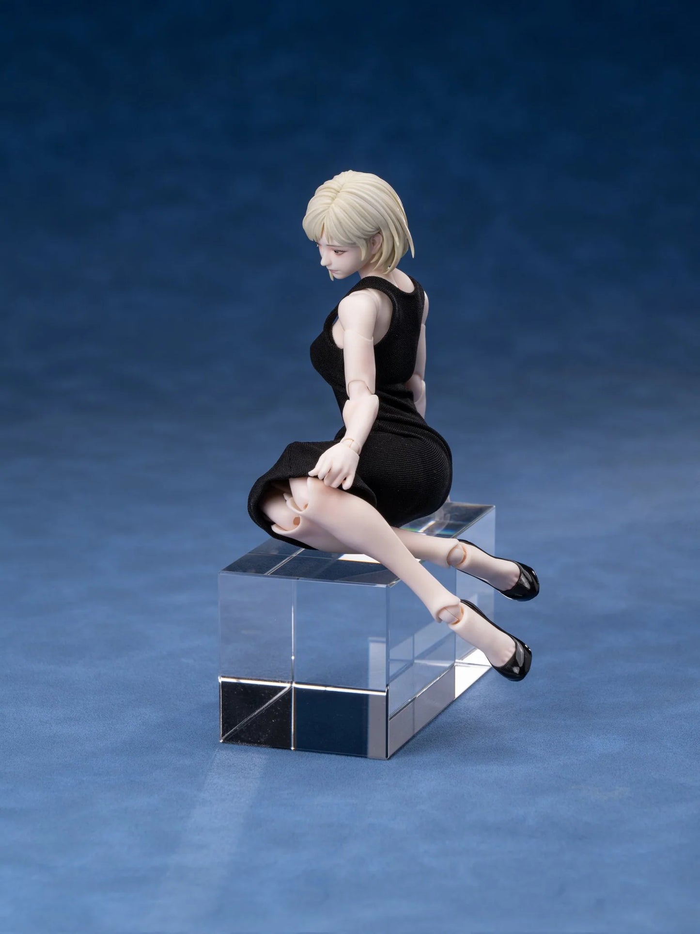 (Pre-Order) Romankey 1/12 Mia UMS004 female body action figure Unpainted and Ex Painted