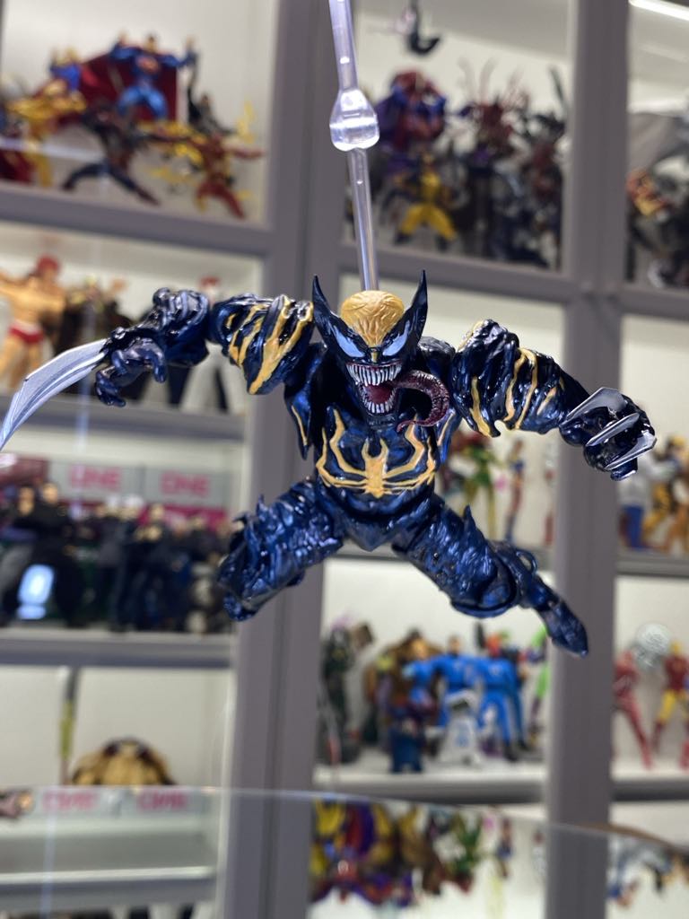 Customs Revoltech Amazing Yamaguchi Venom + Wolverine