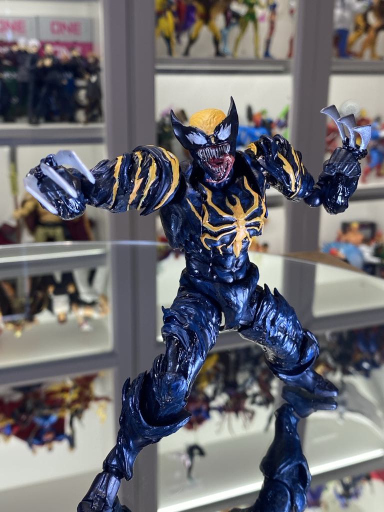 Customs Revoltech Amazing Yamaguchi Venom + Wolverine